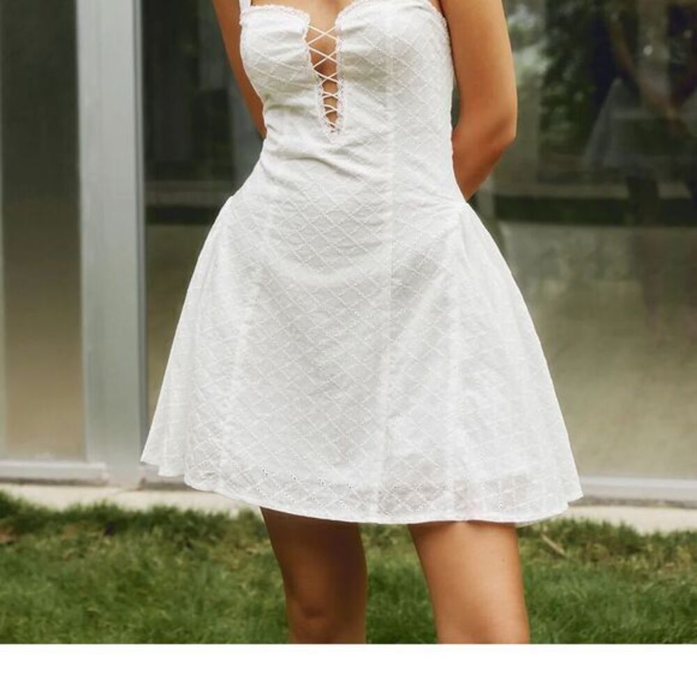Commense White Lace Strapless Mini Dress with‎ Lace-Up Front Cotton Cocktail M